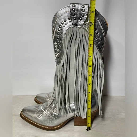 Dingo Gypsy Studded Fringe Metallic Snip Toe Cowboy Silver Boots 6M DI 737