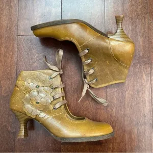 Diversity in Unity Floral Applique Brown Leather Shoes, Unique Design Size 8-8.5