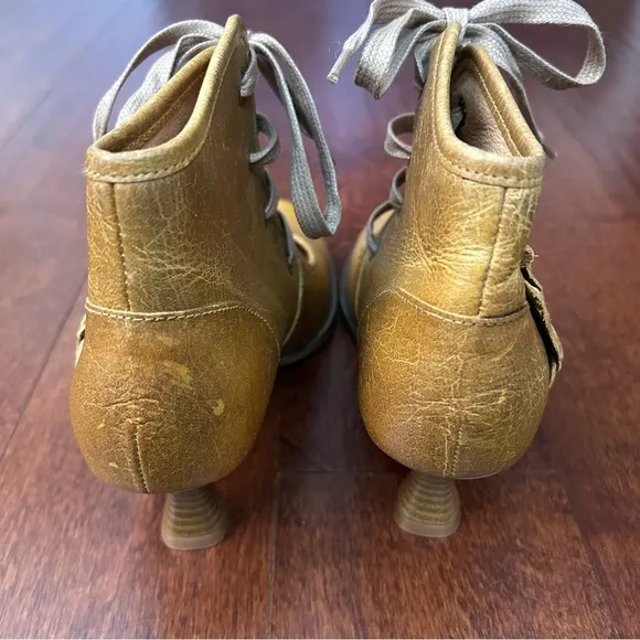 Diversity in Unity Floral Applique Brown Leather Shoes, Unique Design Size 8-8.5
