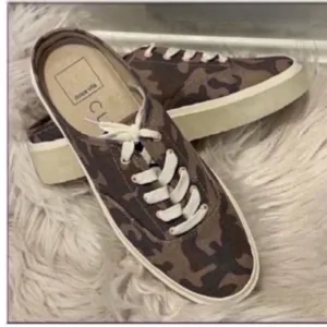 Dolce Vita Camouflage Sneakers Size 7.5