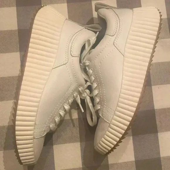 Dolce vita devote sneakers white leather size 6 women’s