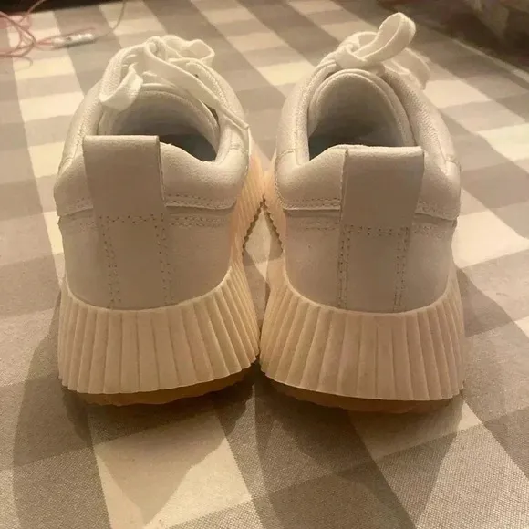 Dolce vita devote sneakers white leather size 6 women’s