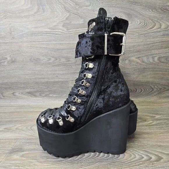 Dolls Kill Widow Velvet Traitor Boots Women's‎ Sz 9 Black Goth Grunge Baddie