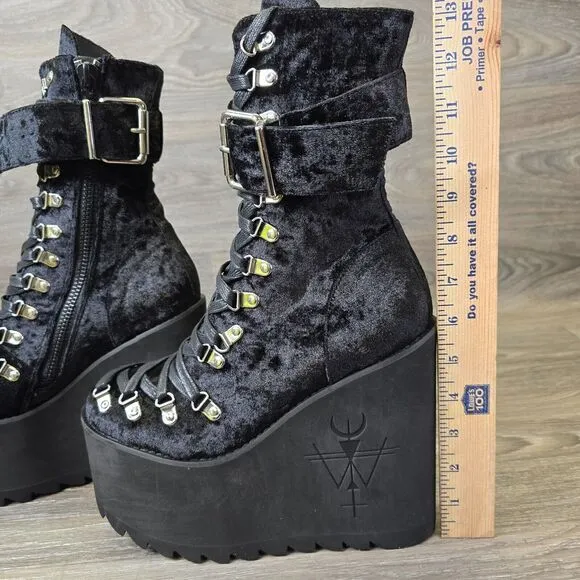 Dolls Kill Widow Velvet Traitor Boots Women's‎ Sz 9 Black Goth Grunge Baddie