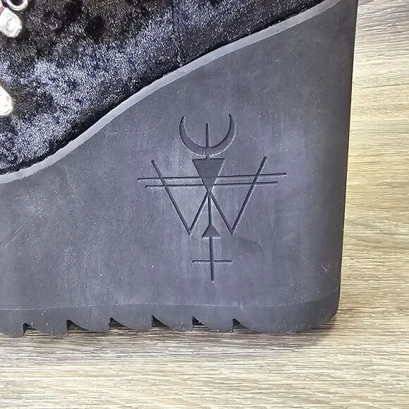 Dolls Kill Widow Velvet Traitor Boots Women's‎ Sz 9 Black Goth Grunge Baddie