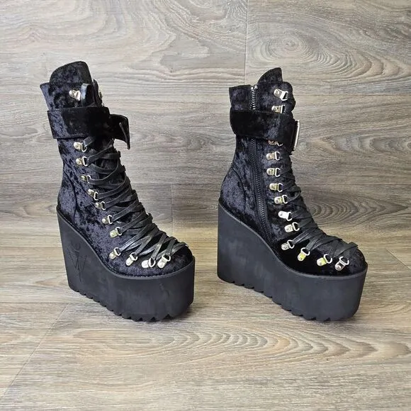 Dolls Kill Widow Velvet Traitor Boots Women's‎ Sz 9 Black Goth Grunge Baddie