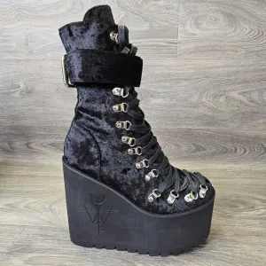 Dolls Kill Widow Velvet Traitor Boots Women's‎ Sz 9 Black Goth Grunge Baddie