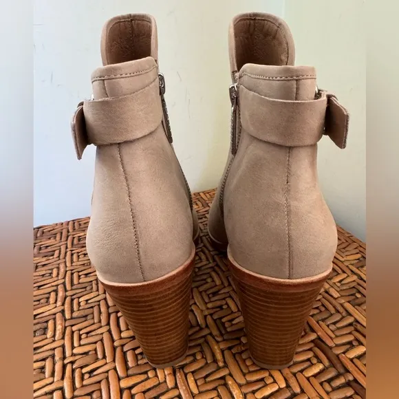 Donald J Pliner Boots in EUC 8.5MPeep Toe Heels Taupe Leather Buckle&quot;Kara&quot;