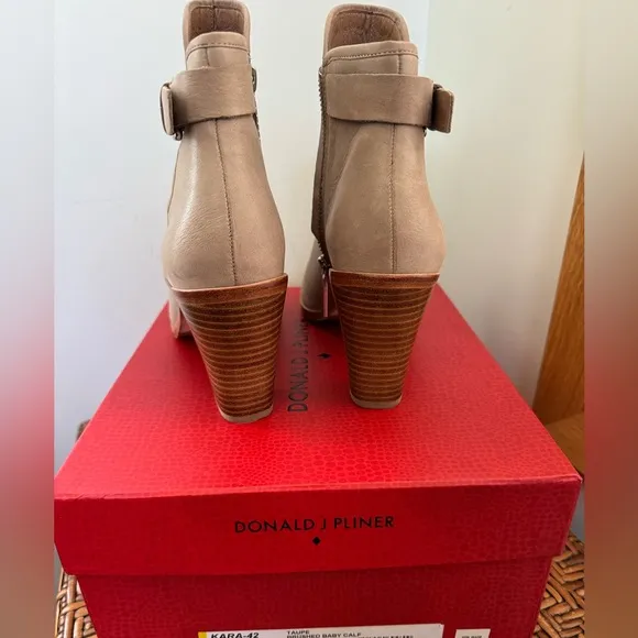 Donald J Pliner Boots in EUC 8.5MPeep Toe Heels Taupe Leather Buckle&quot;Kara&quot;