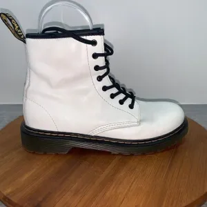Dr Doc Martens 1460J Ladies 5 Mens 4 Combat Boots White Leather Lace Up Side Zip