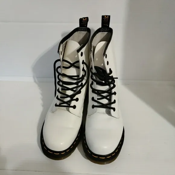 Dr Martens 11821 White Leather Combat Boots Shoes Women's Size 41 / 9