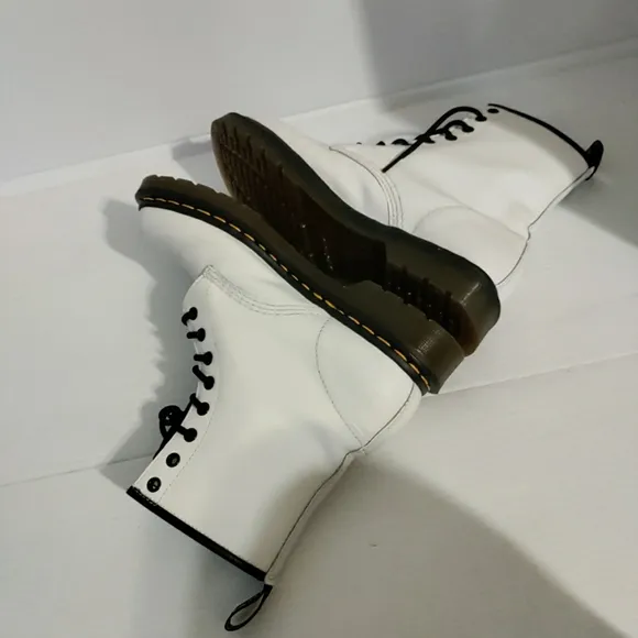 Dr Martens 11821 White Leather Combat Boots Shoes Women's Size 41 / 9
