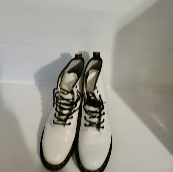 Dr Martens 11821 White Leather Combat Boots Shoes Women's Size 41 / 9