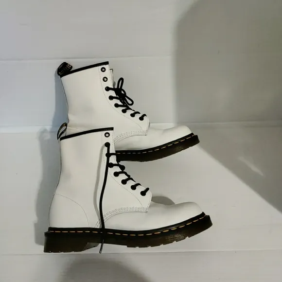 Dr Martens 11821 White Leather Combat Boots Shoes Women's Size 41 / 9