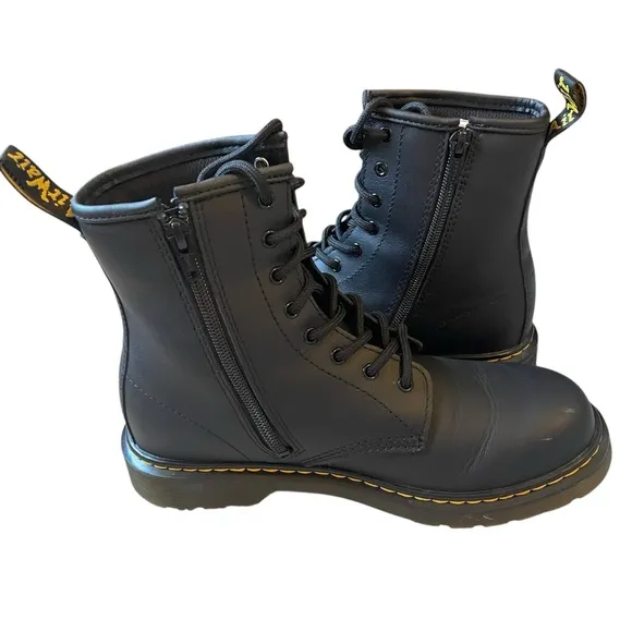 Dr. Martens 1460Y Black Leather Boots NEW Size 7