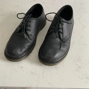 Dr. Martens 1461Y Slip Resistant Youth Black Leather Oxford Shoes Size 7 AW004