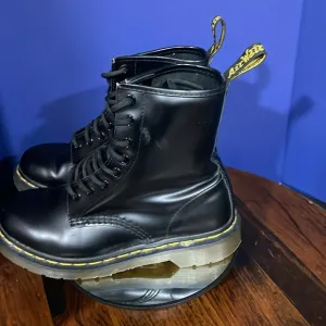 Dr. Martens Black 1460 Smooth Leather Boots  Size 6L
