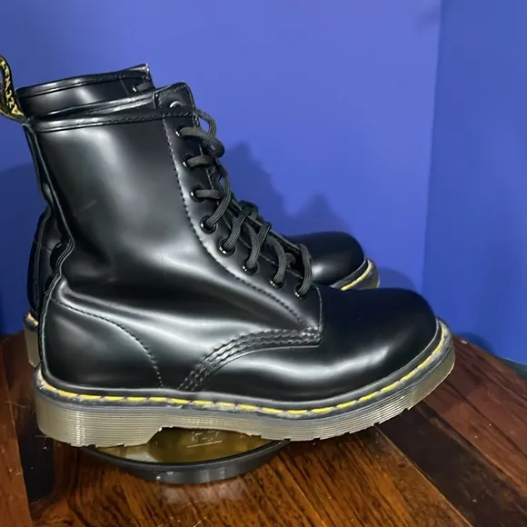 Dr. Martens Black 1460 Smooth Leather Boots  Size 6L