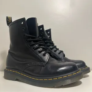 Dr Martens Black Leather Lace Up Boots Women’s Size 6 Grunge Combat Work Shoes