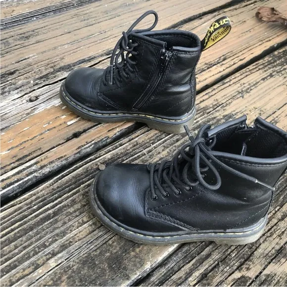 Dr Martens Docs Brooklee Boots Black Leather Airwair 8 UK 7 EU 24 Toddler Shoes
