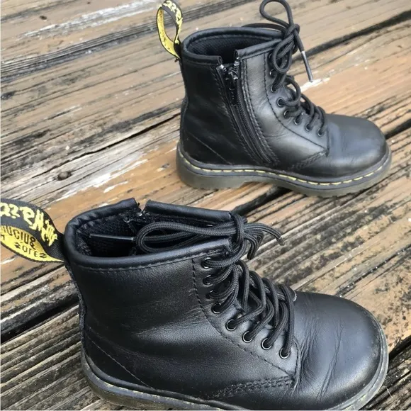 Dr Martens Docs Brooklee Boots Black Leather Airwair 8 UK 7 EU 24 Toddler Shoes
