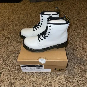Dr Martens Junior Romario 1460 Boots White Leather Size 3 Air Wair New in Box