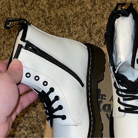Dr Martens Junior Romario 1460 Boots White Leather Size 3 Air Wair New in Box