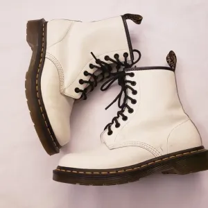 Dr Martens Size 7 Airwalk Original Smooth Leather White Combat Lace Up Boots