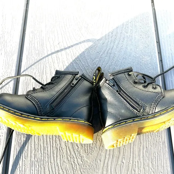 Dr Martens Toddlers Boots sz 6