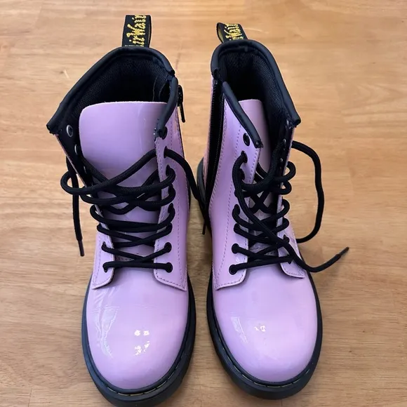 Dr. Martens Youth Sz 2 Girls' 1460 Patent Leather Boots (Youth). Like new. Pink
