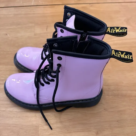 Dr. Martens Youth Sz 2 Girls' 1460 Patent Leather Boots (Youth). Like new. Pink