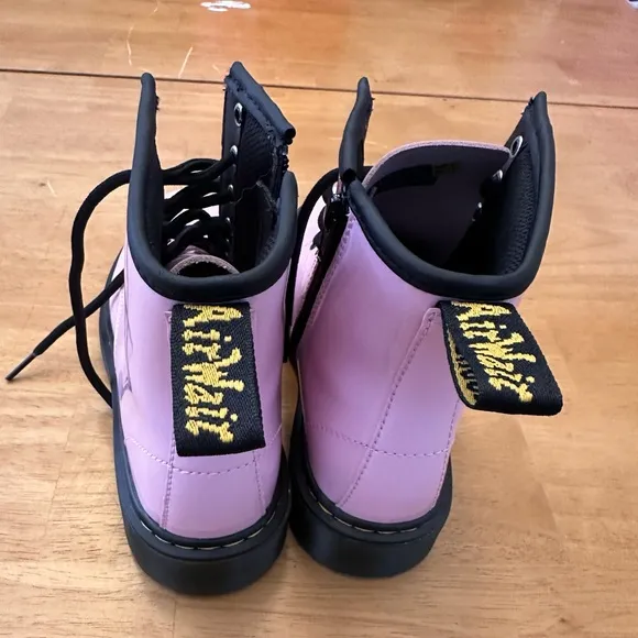 Dr. Martens Youth Sz 2 Girls' 1460 Patent Leather Boots (Youth). Like new. Pink