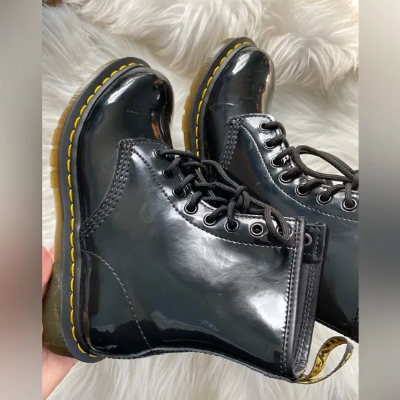 Dr martes 11821 pantent leather boots women’s size 7