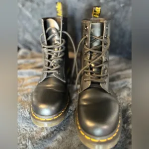 Dr Martins 1460 size 8 - 8 eyelet boots