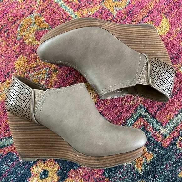Dr. Scholl’s | Women’s taupe faux leather Harlow ankle boot, stacked heels, 8.5