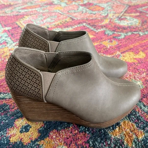 Dr. Scholl’s | Women’s taupe faux leather Harlow ankle boot, stacked heels, 8.5