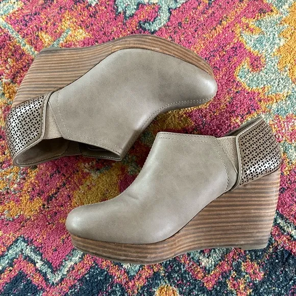 Dr. Scholl’s | Women’s taupe faux leather Harlow ankle boot, stacked heels, 8.5