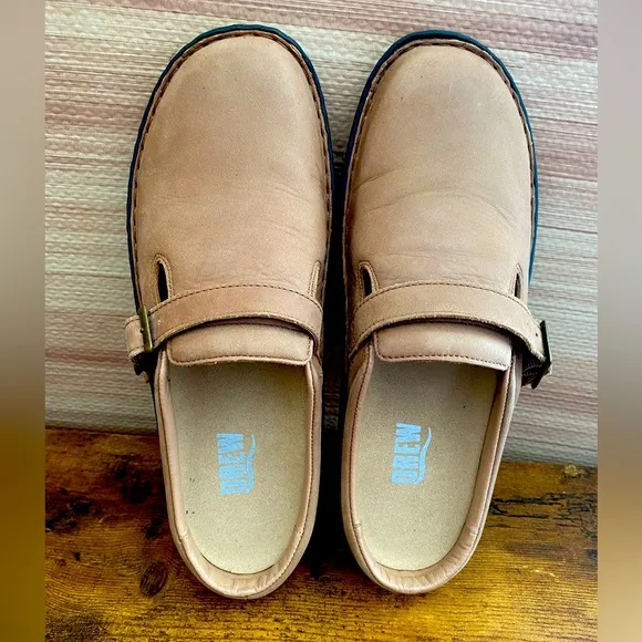 Drew Clogs sz 8.5 WW wide Women Slip On Shoes