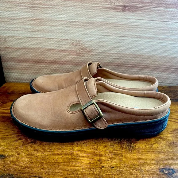 Drew Clogs sz 8.5 WW wide Women Slip On Shoes