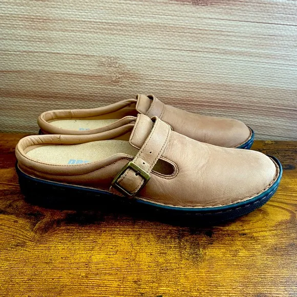 Drew Clogs sz 8.5 WW wide Women Slip On Shoes