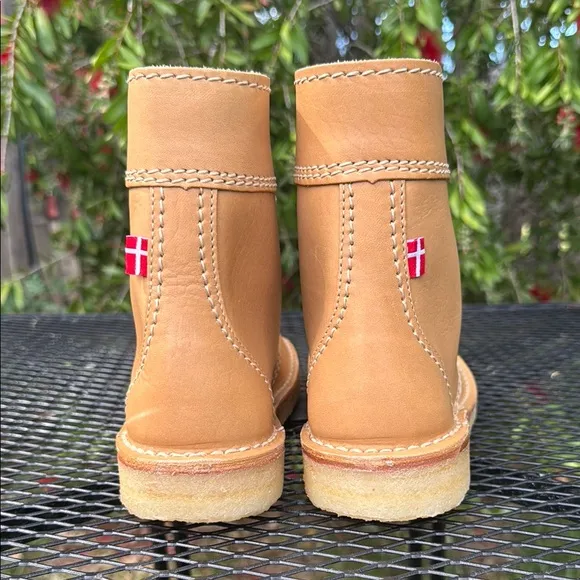 Duck Feet Leather Women's Boots