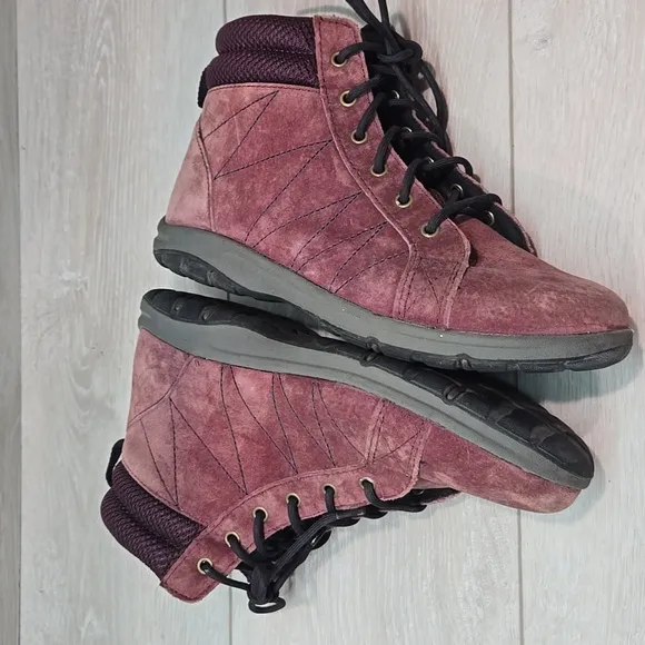 Duluth Women High Top Burgundy Suede Lace-Up Boots Shoes Sz 8M