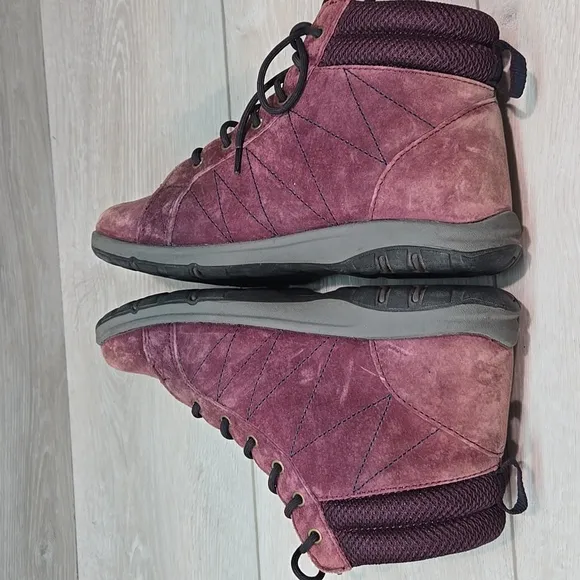Duluth Women High Top Burgundy Suede Lace-Up Boots Shoes Sz 8M