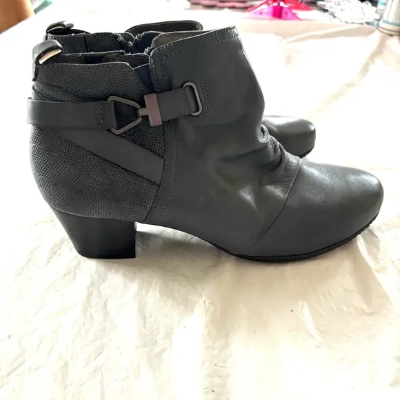 Earth Leather Calgary Ankle Boots Halifax heel zip grayish blue SZ 11 NWOT