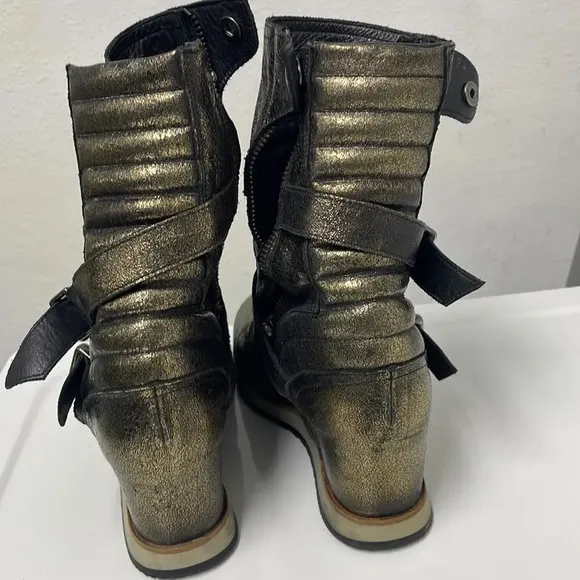 ELEN Iachi woman’s gold and black speckled wedge high top sneakers