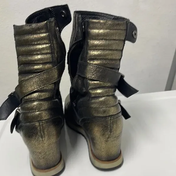 ELEN Iachi woman’s gold and black speckled wedge high top sneakers