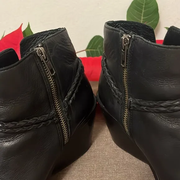 EUC Frye Serena Braided Harness Bootie Size 8.5