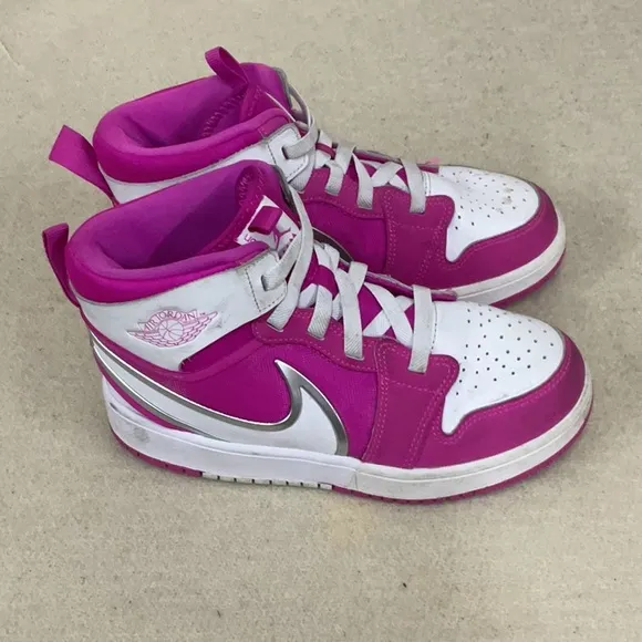 EUC Girls Nike high Top air Jordan’s sneakers