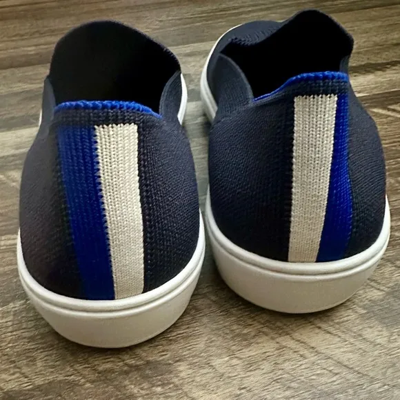 EUC Rothy’s The Original Slip On Sneaker in Navy