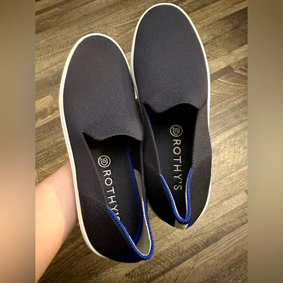 EUC Rothy’s The Original Slip On Sneaker in Navy